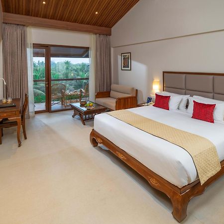 Uday Suites - The Airport Hotel Thiruvananthapuram Exteriör bild