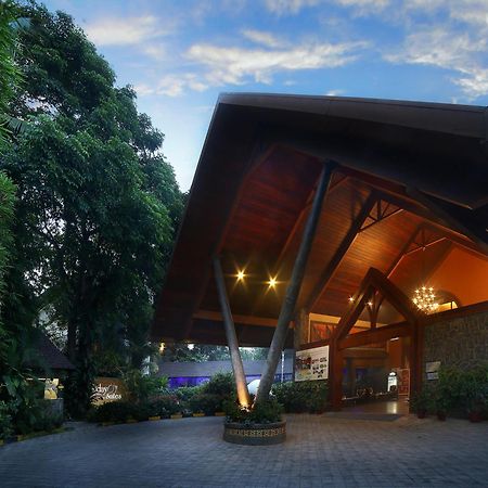 Uday Suites - The Airport Hotel Thiruvananthapuram Exteriör bild