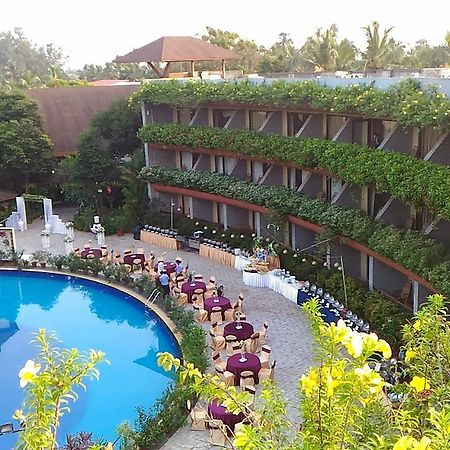Uday Suites - The Airport Hotel Thiruvananthapuram Exteriör bild