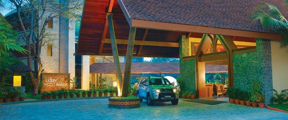 Uday Suites - The Airport Hotel Thiruvananthapuram Exteriör bild