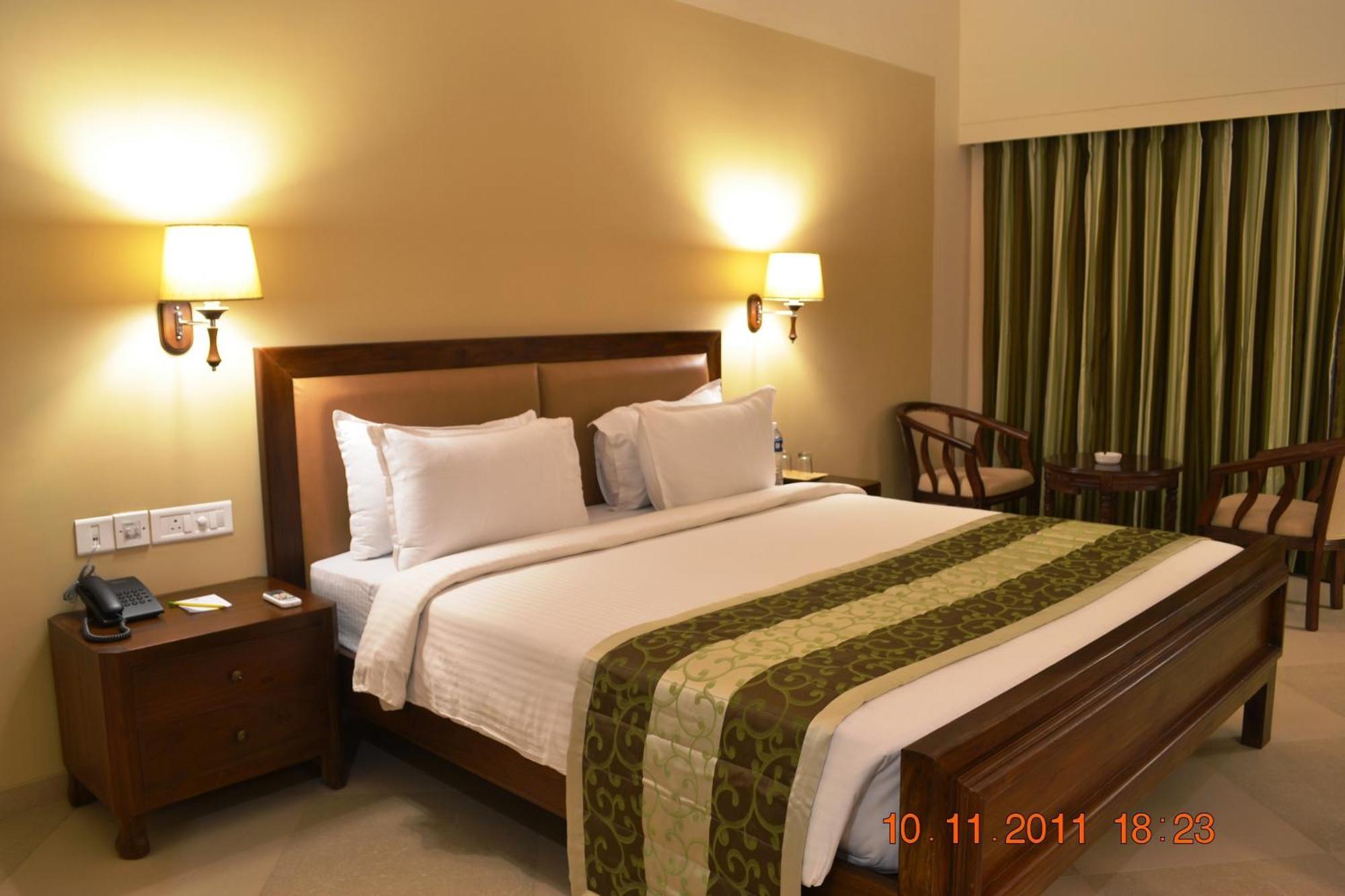 Uday Suites - The Airport Hotel Thiruvananthapuram Exteriör bild