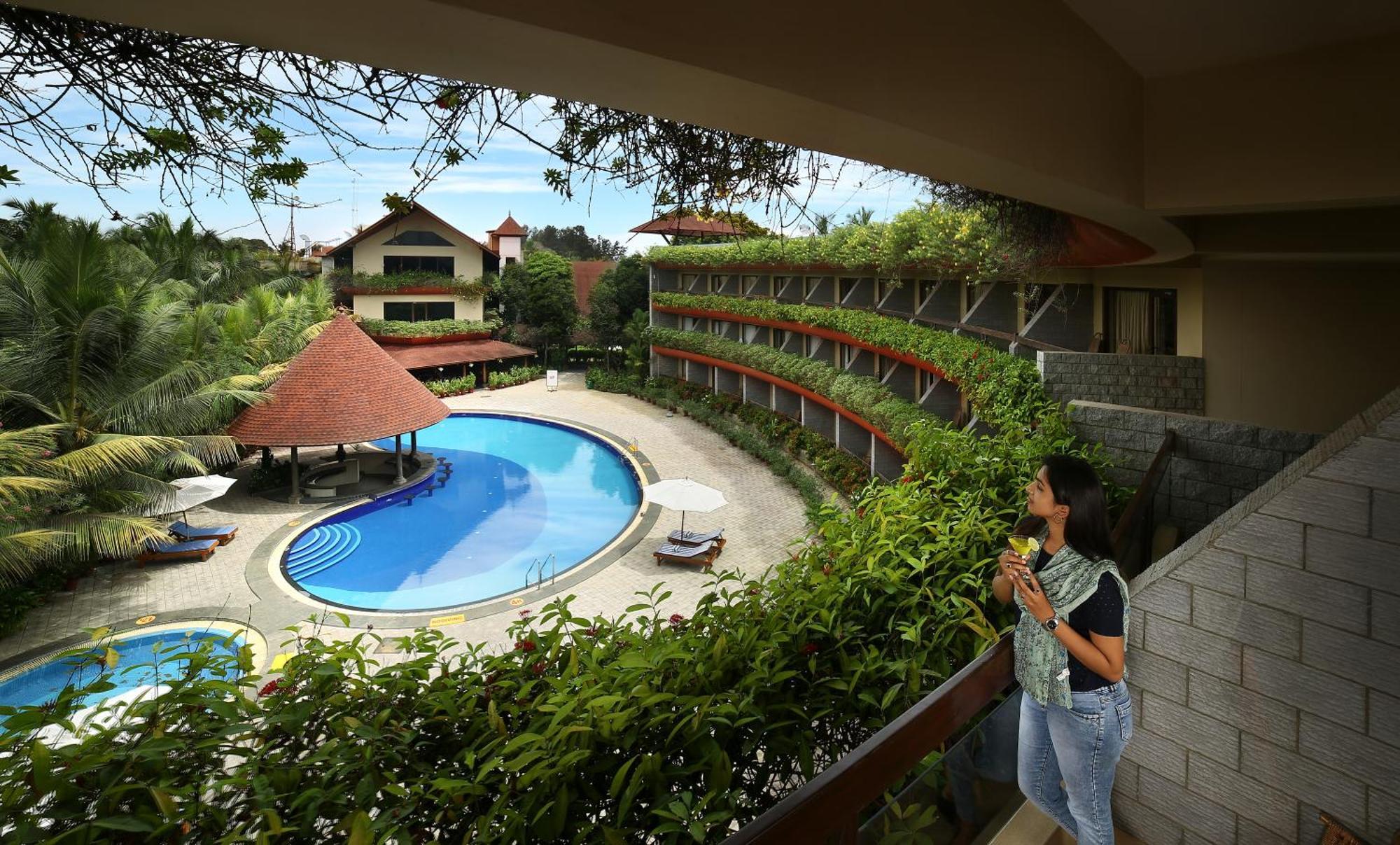 Uday Suites - The Airport Hotel Thiruvananthapuram Exteriör bild