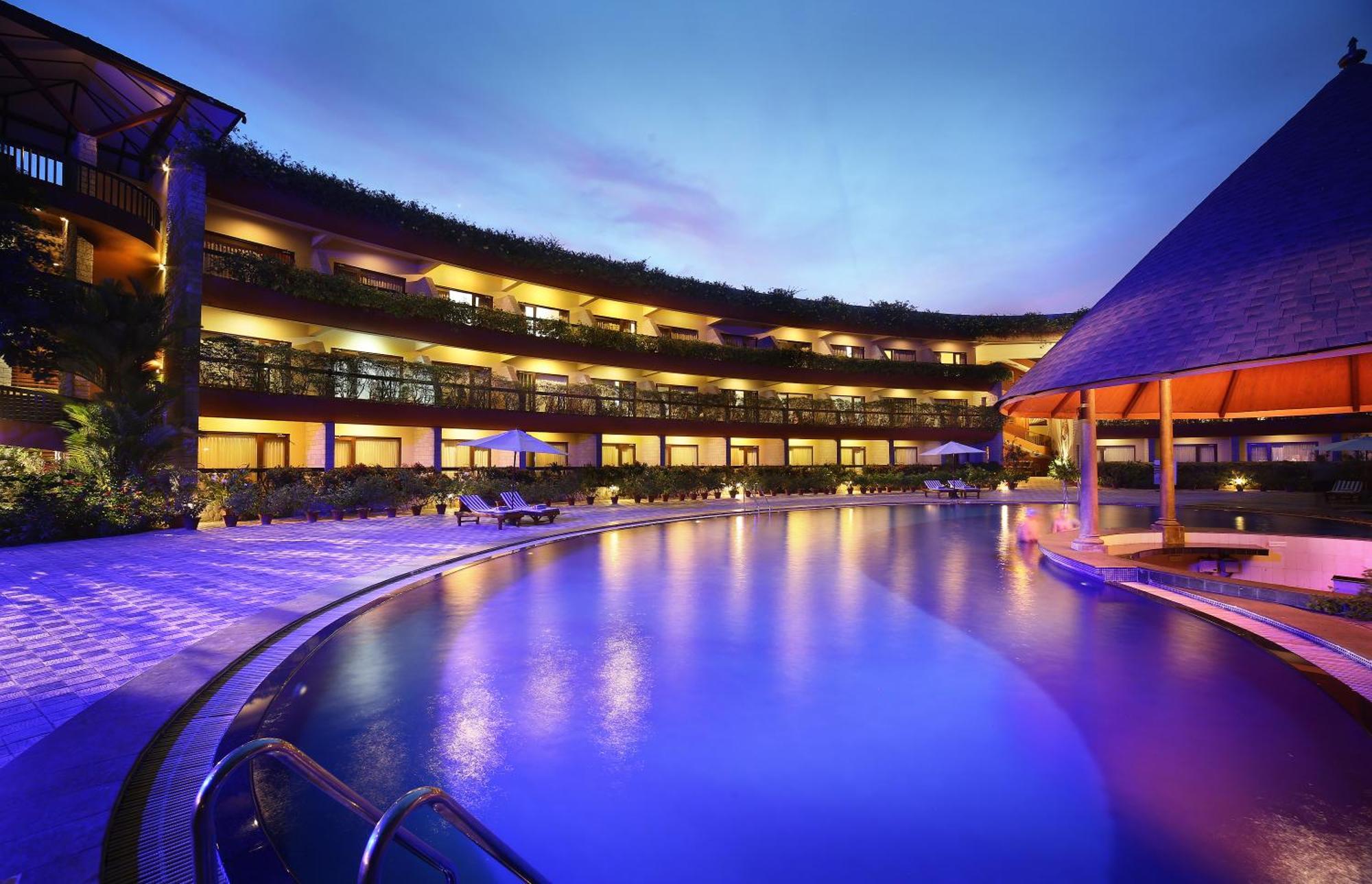 Uday Suites - The Airport Hotel Thiruvananthapuram Exteriör bild