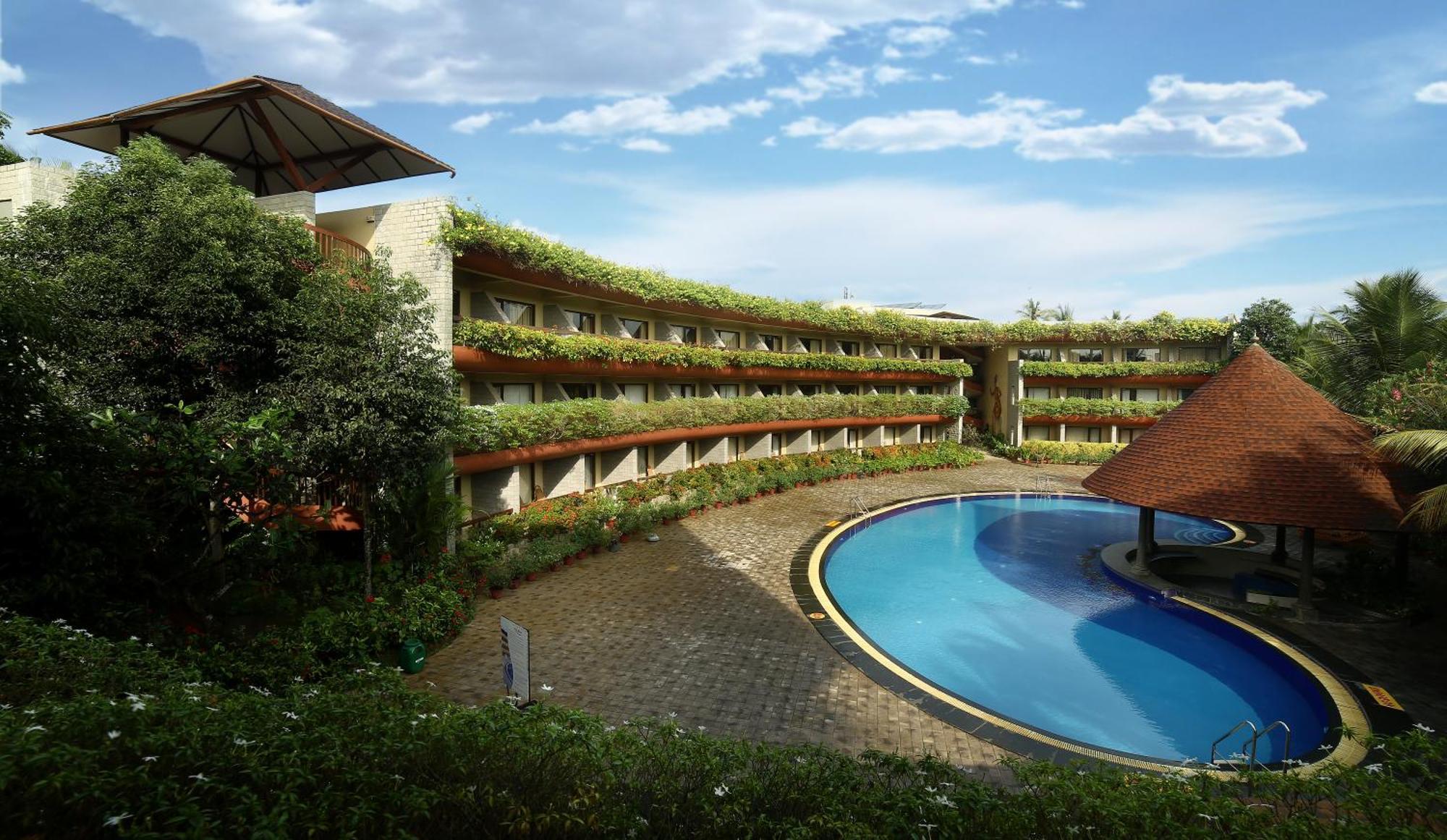 Uday Suites - The Airport Hotel Thiruvananthapuram Exteriör bild