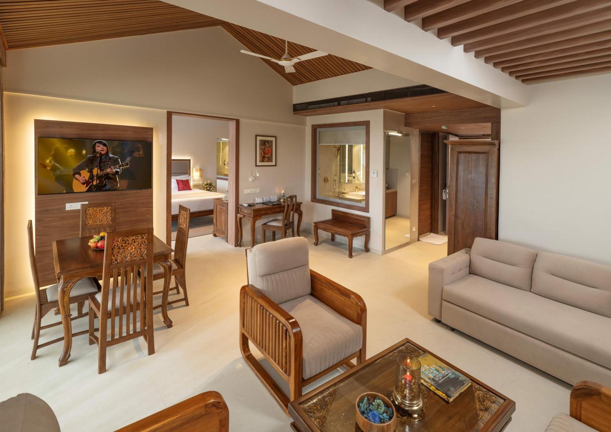 Uday Suites - The Airport Hotel Thiruvananthapuram Exteriör bild