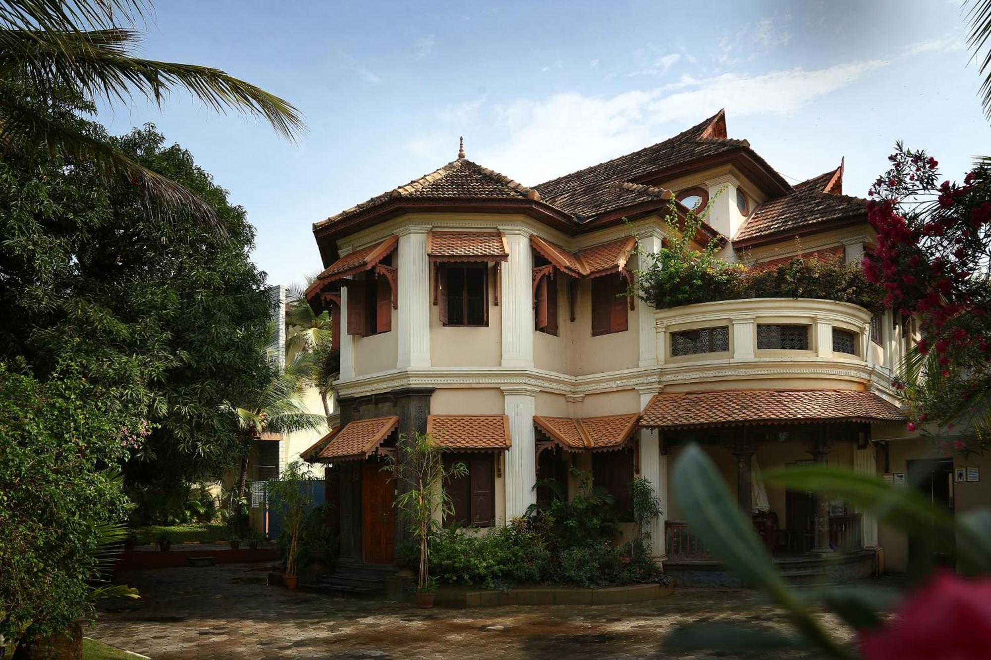 Uday Suites - The Airport Hotel Thiruvananthapuram Exteriör bild