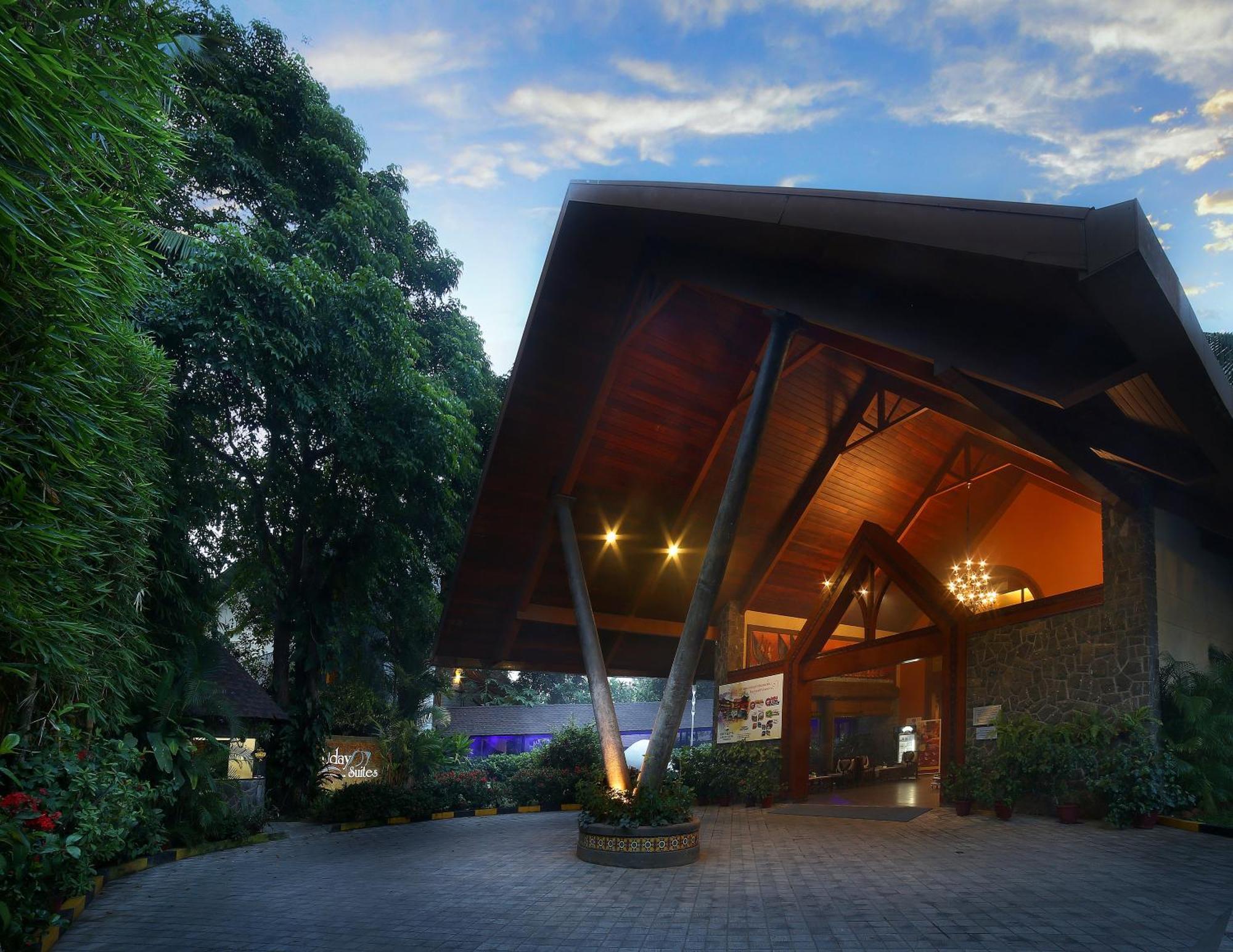 Uday Suites - The Airport Hotel Thiruvananthapuram Exteriör bild