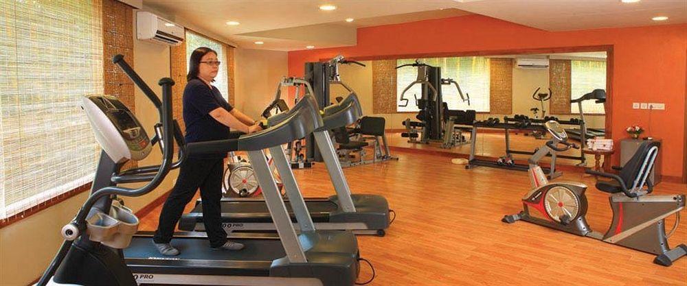 Uday Suites - The Airport Hotel Thiruvananthapuram Exteriör bild