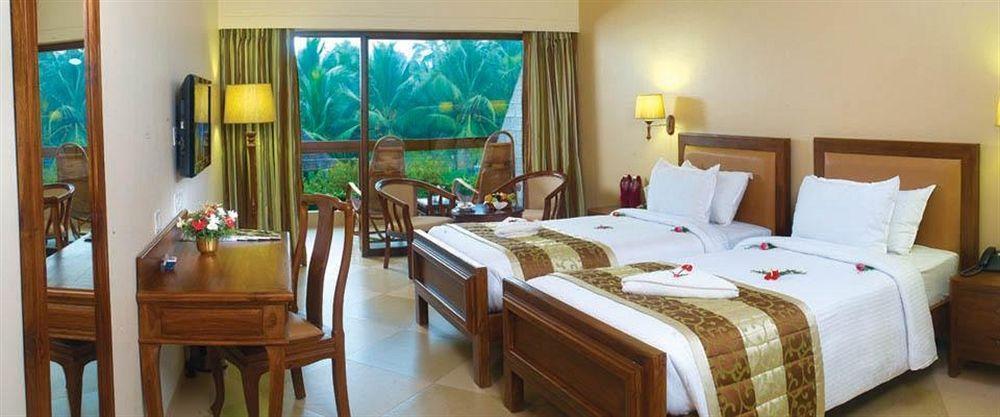 Uday Suites - The Airport Hotel Thiruvananthapuram Exteriör bild