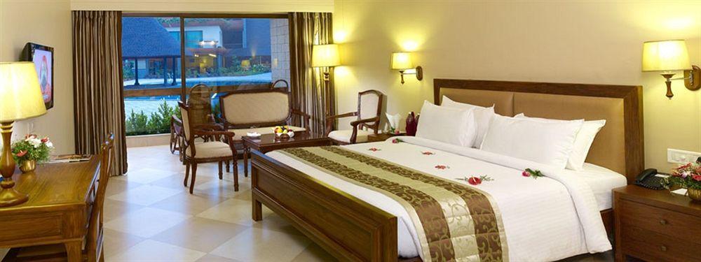 Uday Suites - The Airport Hotel Thiruvananthapuram Exteriör bild
