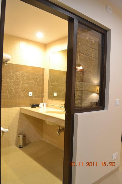 Uday Suites - The Airport Hotel Thiruvananthapuram Exteriör bild