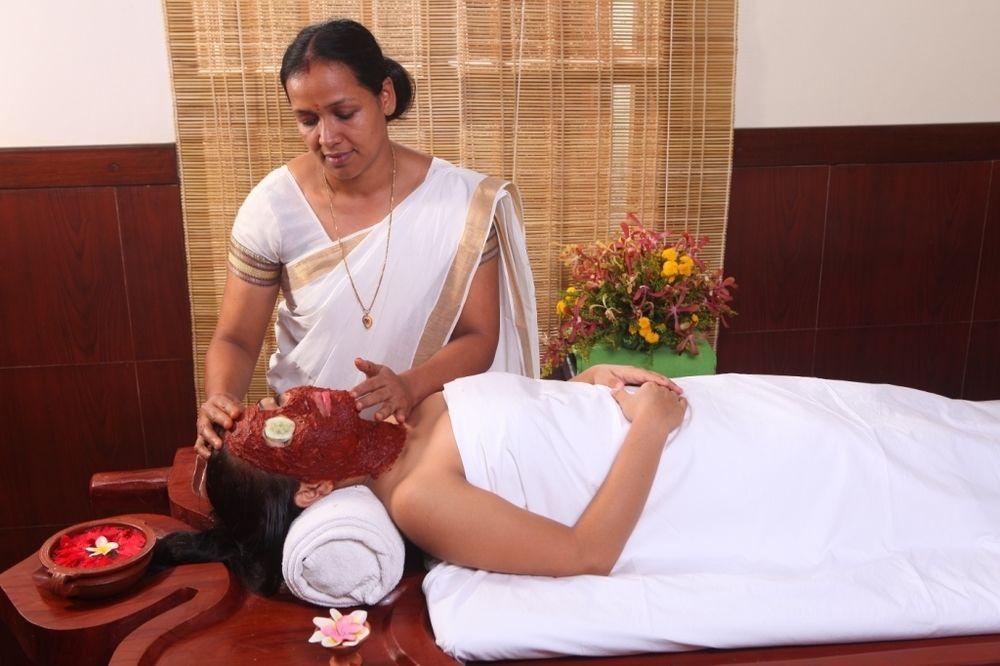 Uday Suites - The Airport Hotel Thiruvananthapuram Exteriör bild