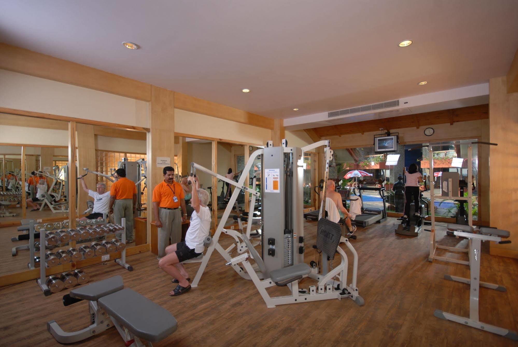 Uday Suites - The Airport Hotel Thiruvananthapuram Exteriör bild