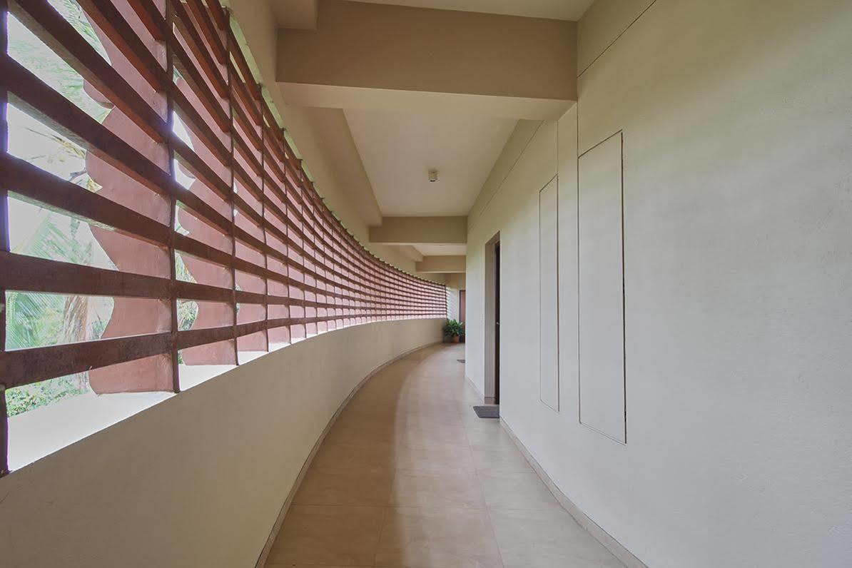 Uday Suites - The Airport Hotel Thiruvananthapuram Exteriör bild