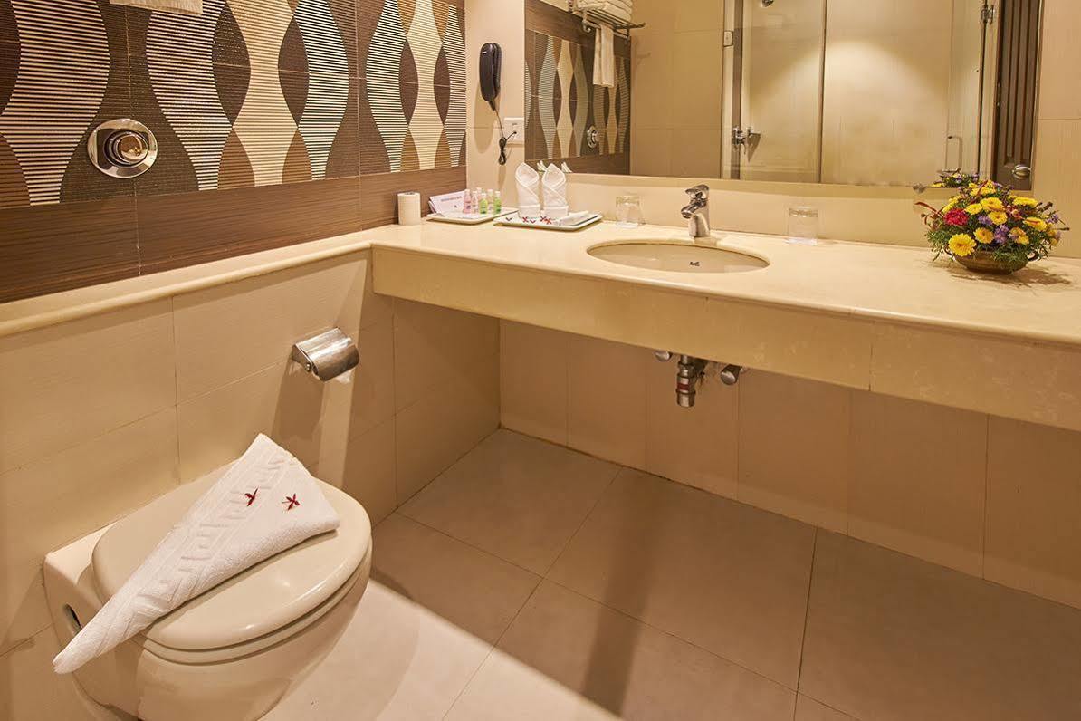 Uday Suites - The Airport Hotel Thiruvananthapuram Exteriör bild