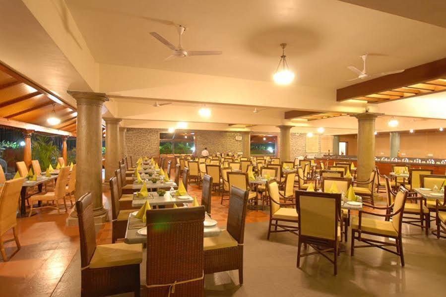 Uday Suites - The Airport Hotel Thiruvananthapuram Exteriör bild