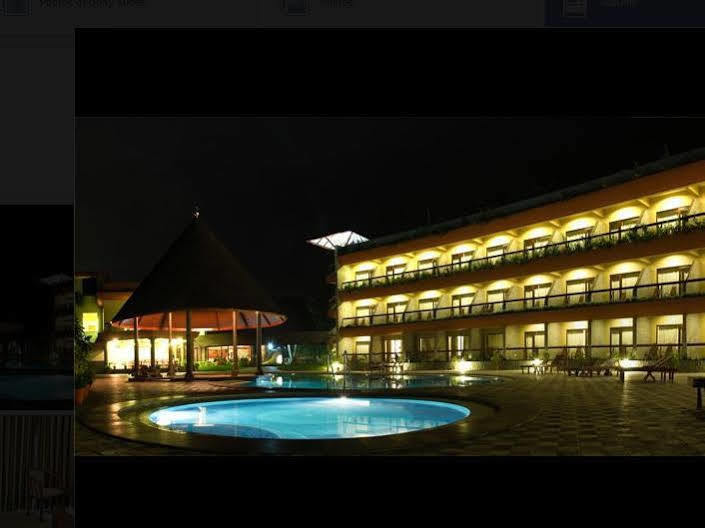 Uday Suites - The Airport Hotel Thiruvananthapuram Exteriör bild