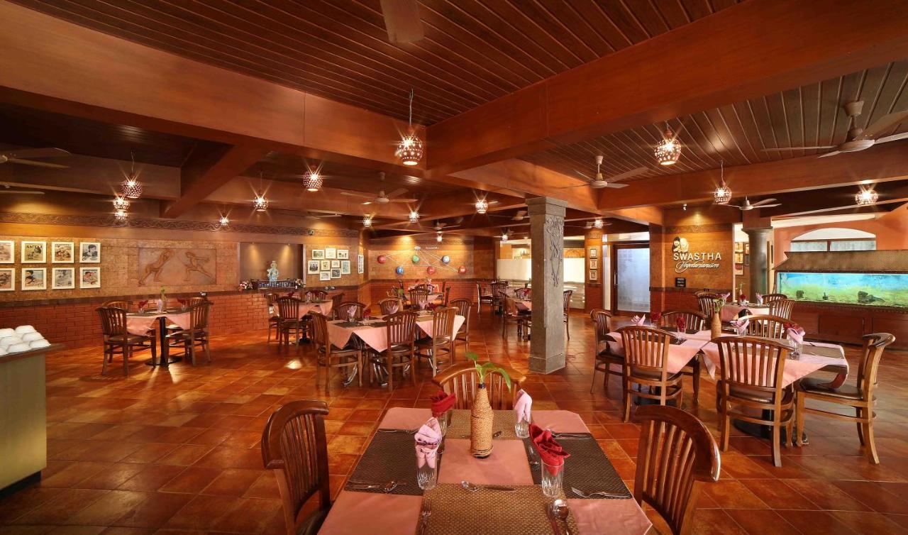 Uday Suites - The Airport Hotel Thiruvananthapuram Exteriör bild