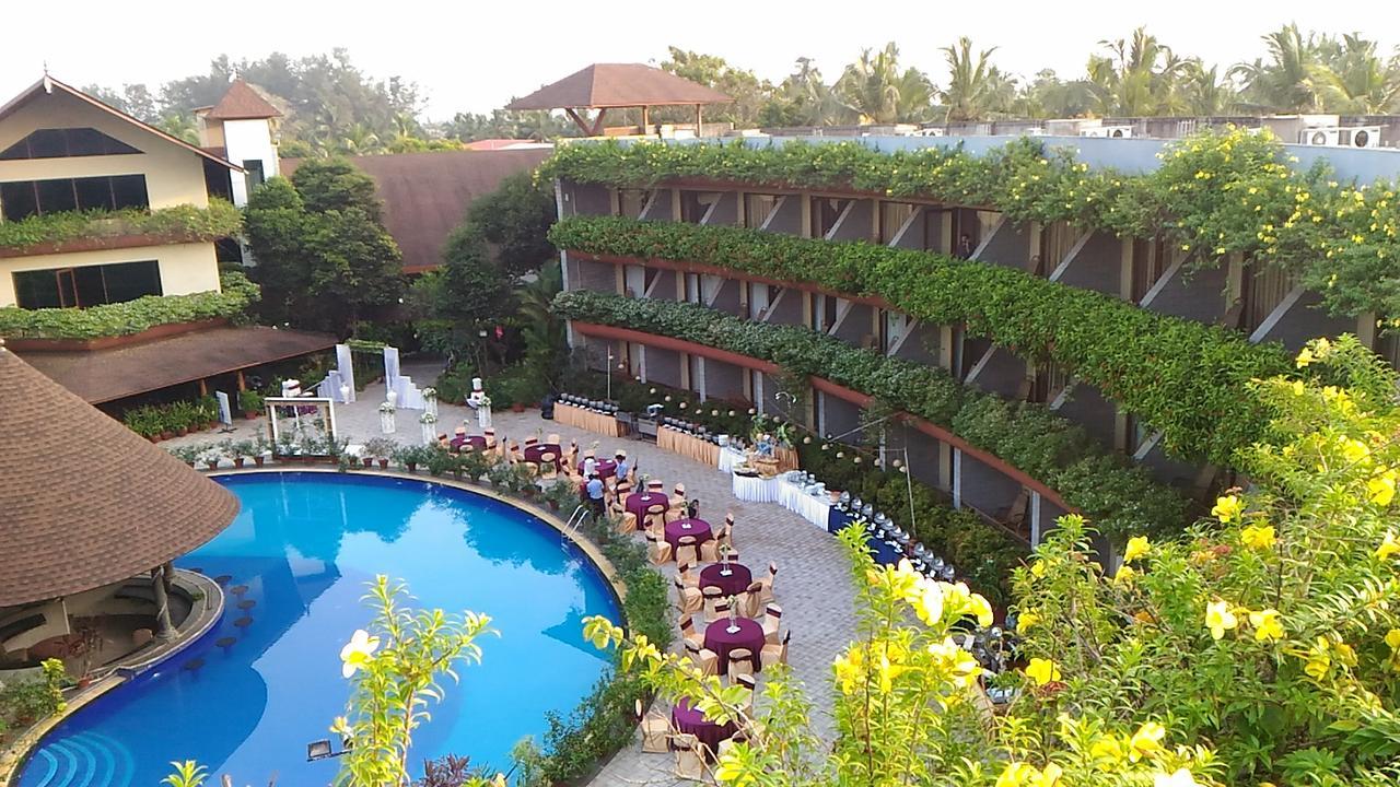 Uday Suites - The Airport Hotel Thiruvananthapuram Exteriör bild