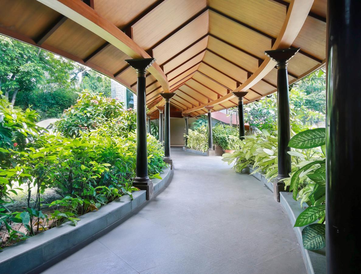Uday Suites - The Airport Hotel Thiruvananthapuram Exteriör bild