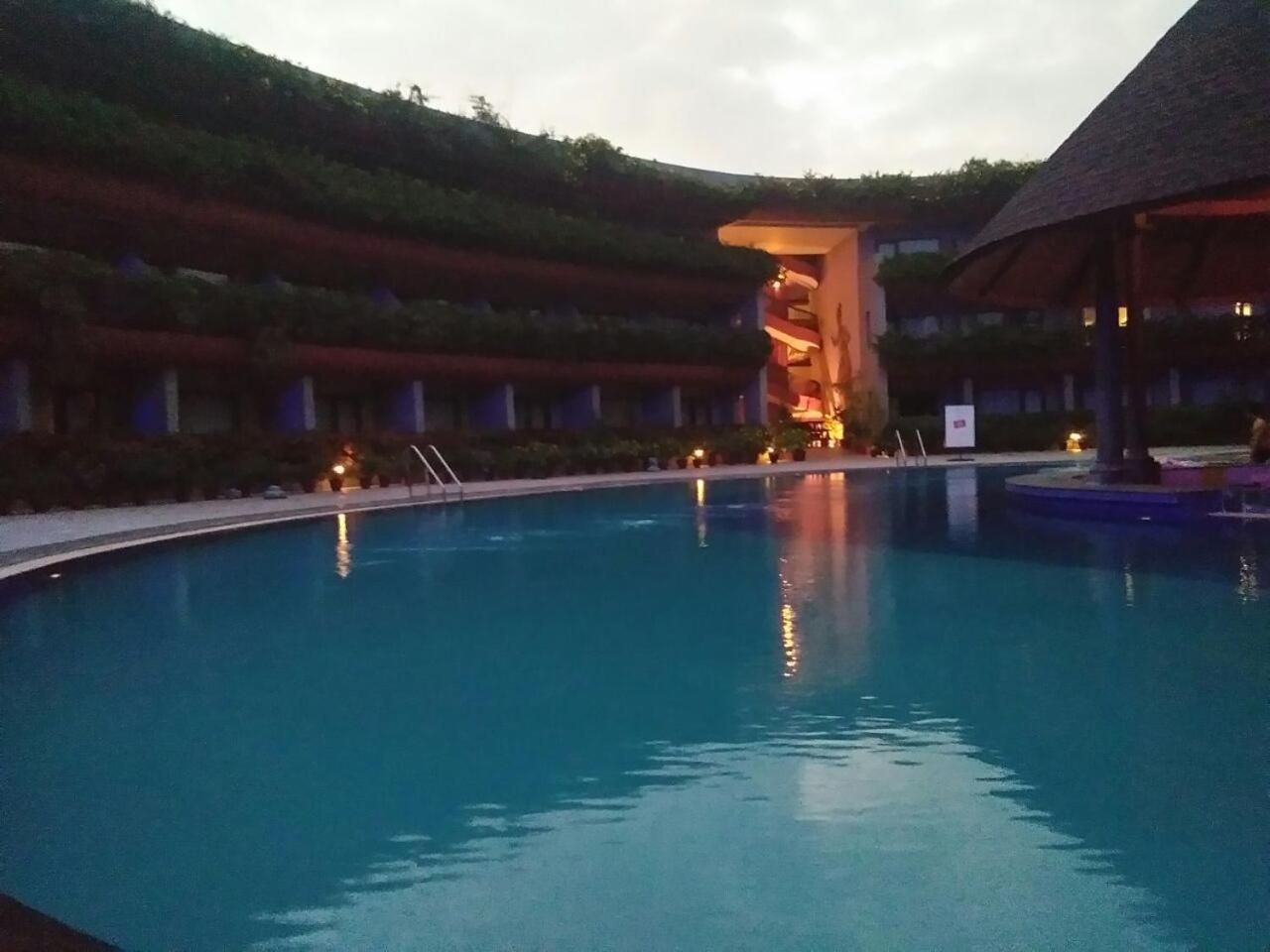 Uday Suites - The Airport Hotel Thiruvananthapuram Exteriör bild